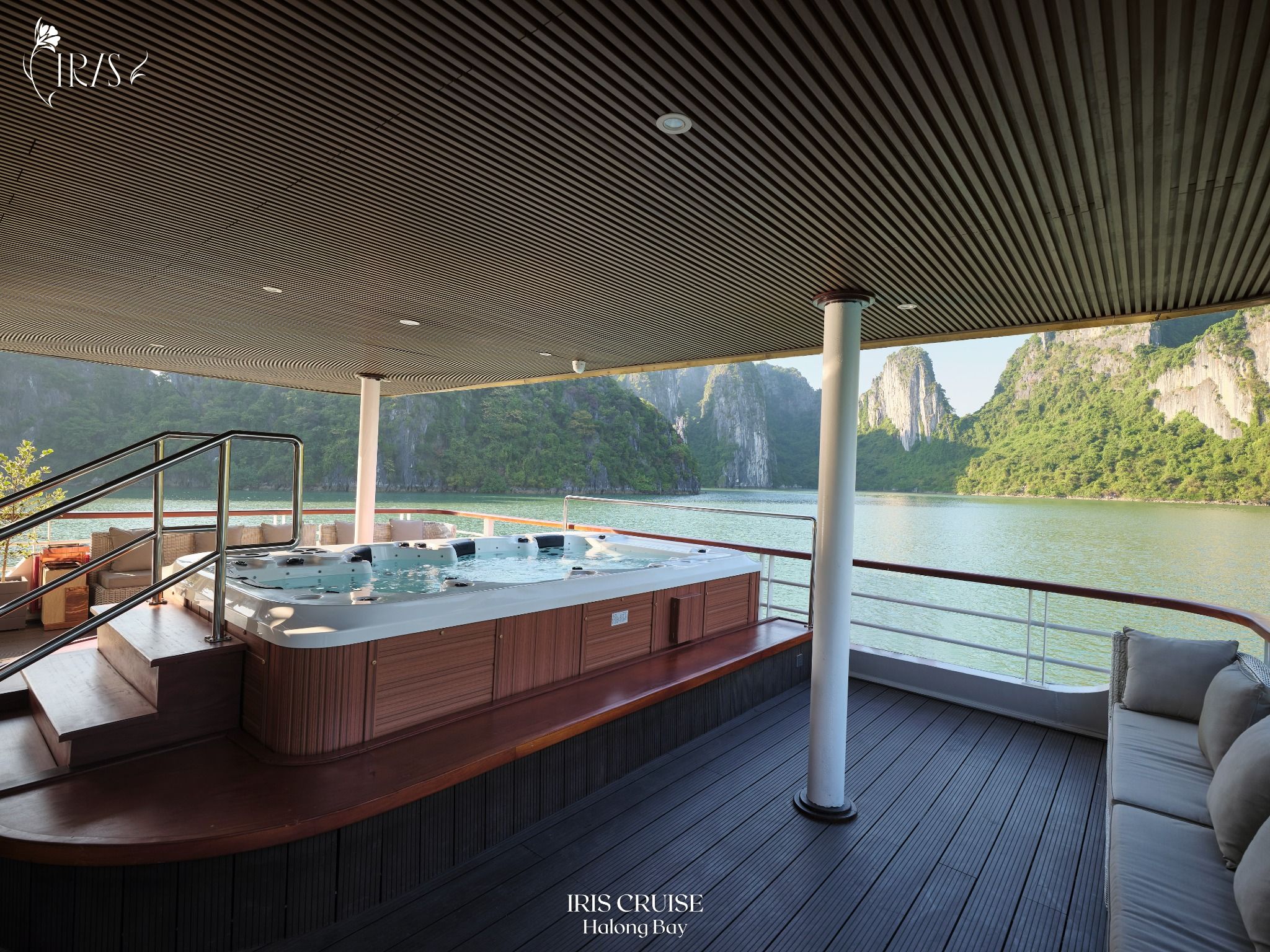 Du Thuyền Iris Cruise Vịnh Hạ Long