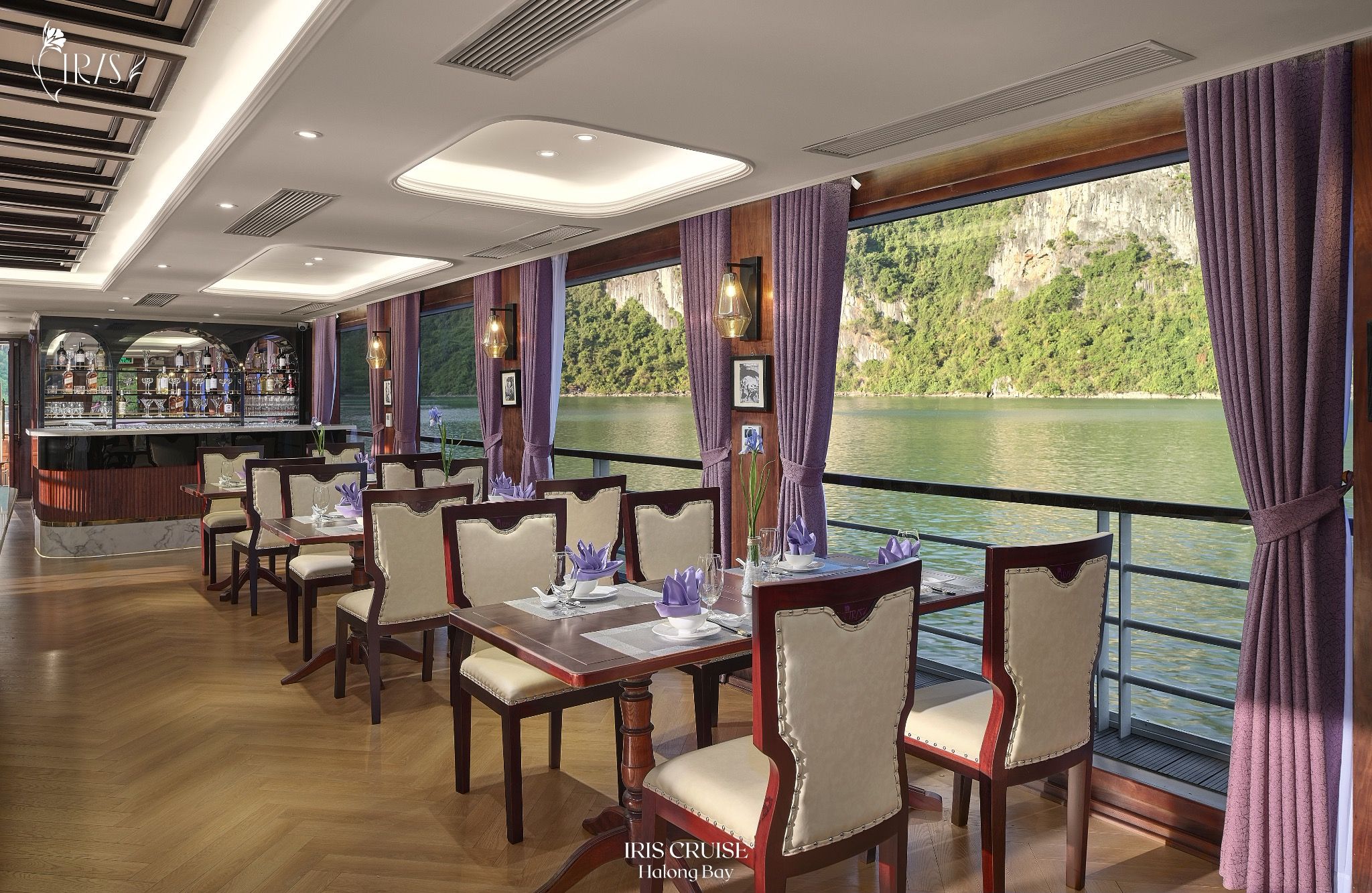 Du Thuyền Iris Cruise Vịnh Hạ Long