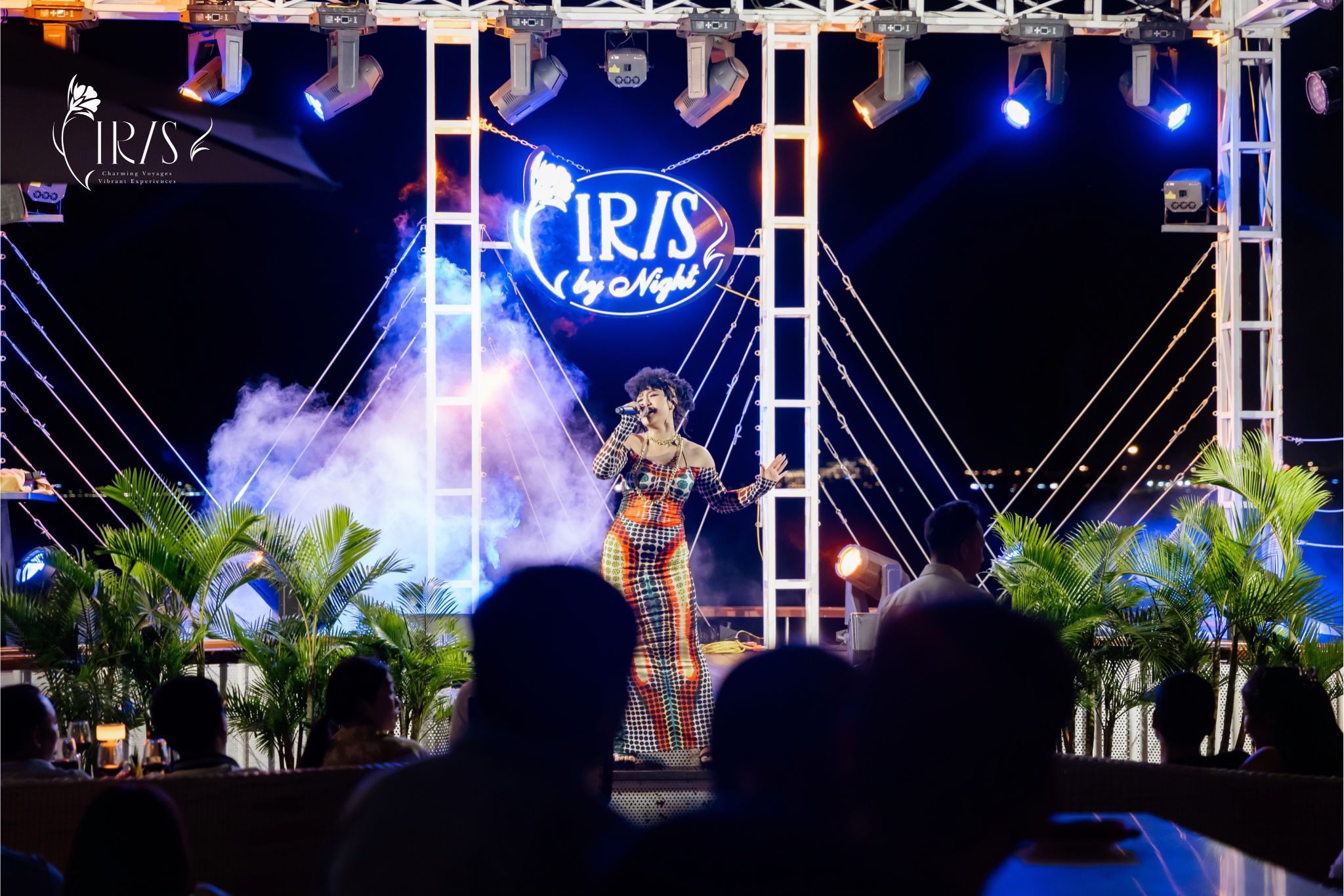 Du Thuyền Iris Cruise Vịnh Hạ Long