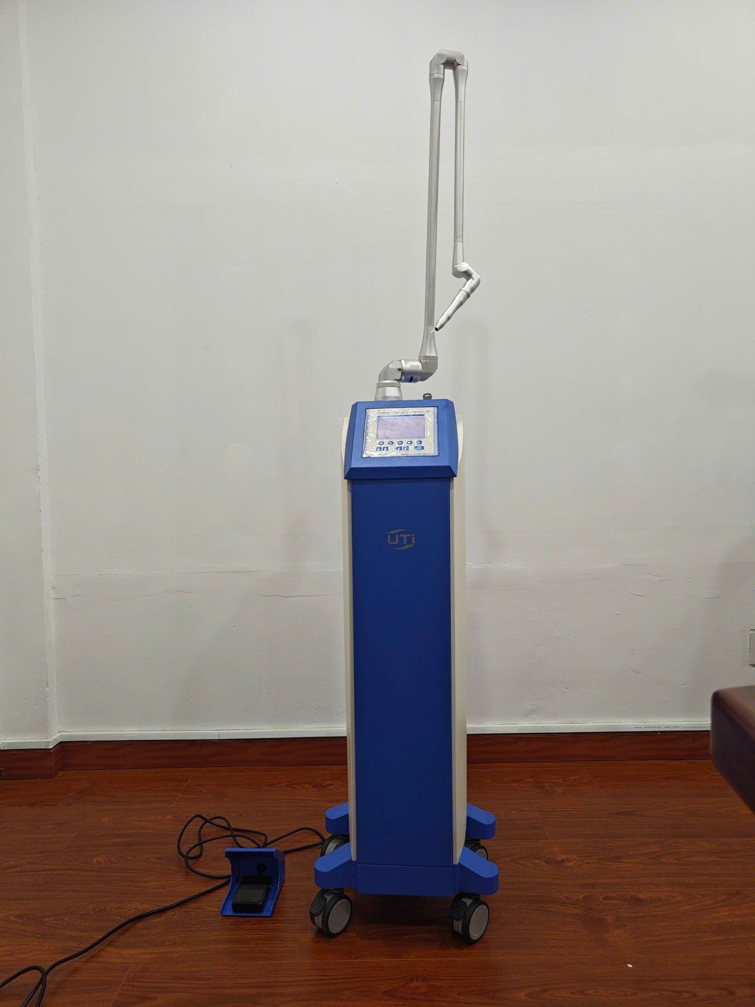 Máy Laser CO2 phẫu thuật 1000 Nain