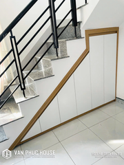 BÀN GIAO VÁCH TIVI, TỦ DƯỚI CHÂN CẦU THANG - ANH KHẢI - CAM ĐỨC