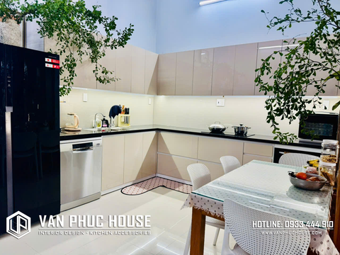 BÀN GIAO TỦ BẾP GÓC L - CHỊ CHÂU - BA NGÒI