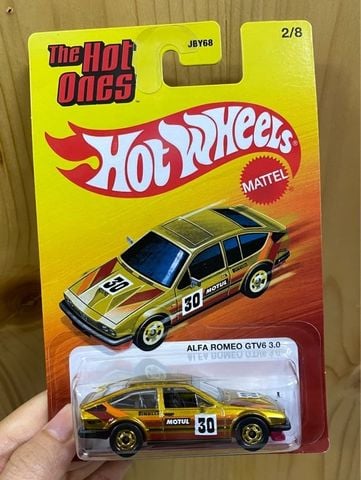  Mô hình xe JKX49 Hot Wheels HOT ONES ALFA ROMEO GTV6 30 