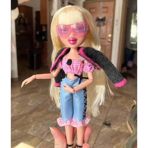  Búp bê thời trang Bratz Goin' Out! Cloe Fashion Doll 