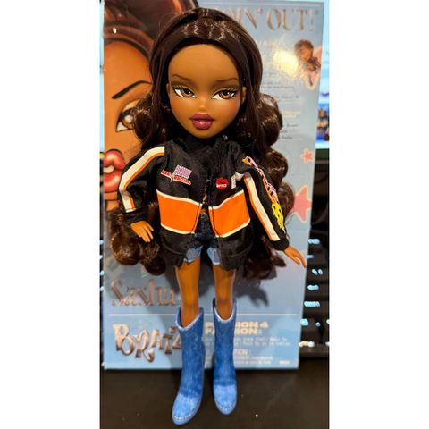  524229C3 Bratz Goin’ Out! Sasha Fashion Doll with Accessories 