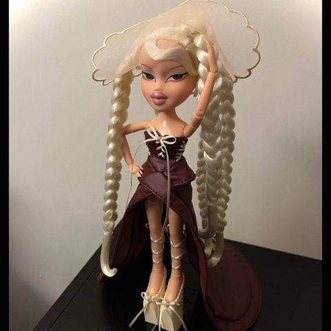  Búp bê Bratz 2025 Limited Edition Bratzaversary Jade Collector Doll 