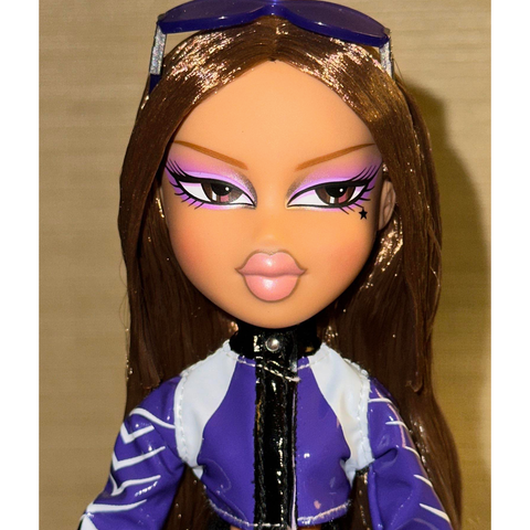  Búp bê Bratz Scorchin' Yasmin Fashion Doll 