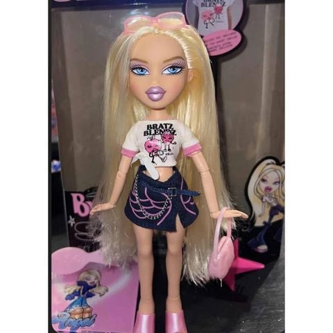  Búp bê Bratz Stylin' Cloe Fashion Doll with Oversized Tee (tặng áo thun) 