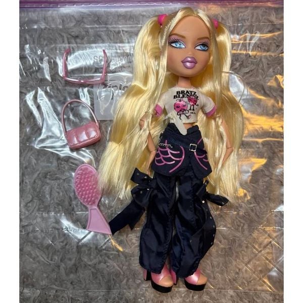 Búp bê kèm áo Bratz Stylin' Cloe Fashion Doll with Oversized Tee