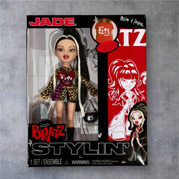 Búp bê Bratz Stylin' Jade Fashion Doll with Customizable T-Shirt for You