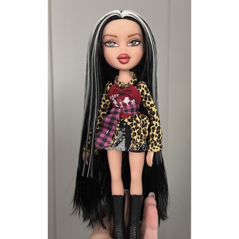  Búp bê Bratz Stylin' Jade Fashion Doll with Customizable T-Shirt for You 
