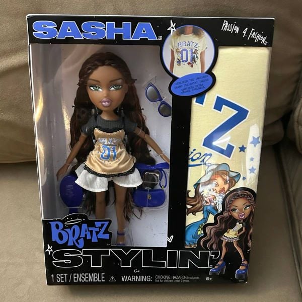 Búp bê Bratz Stylin' Sasha Fashion Doll with Customizable T-Shirt for You