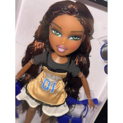  Búp bê Bratz Stylin' Sasha Fashion Doll with Customizable T-Shirt for You 