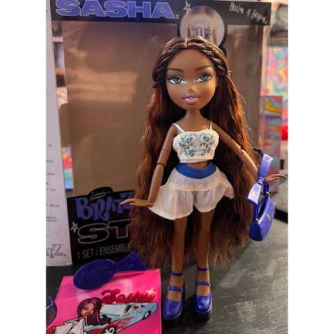  Búp bê Bratz Stylin' Sasha Fashion Doll with Customizable T-Shirt for You 