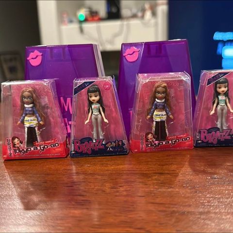  Bratz Minis - 2 Minis in Each Pack, Blind Packaging Doubles as Display, Y2K Nostalgia 