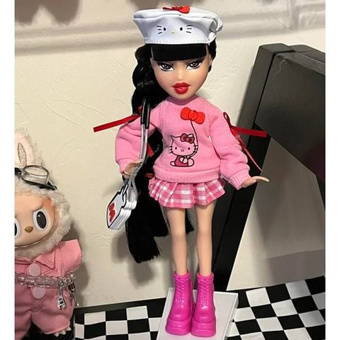  Búp bê Bratz x Hello Kitty Jade Fashion Doll 