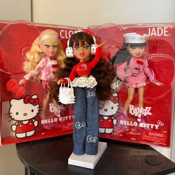 Búp bê Bratz x Hello Kitty Yasmin Sanrio Fashion Doll
