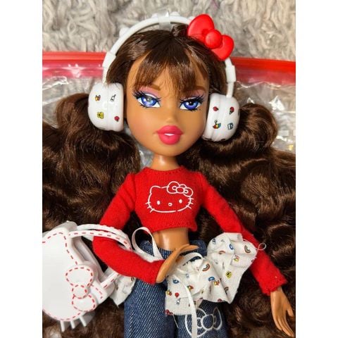  Búp bê Bratz x Hello Kitty Yasmin Sanrio Fashion Doll 