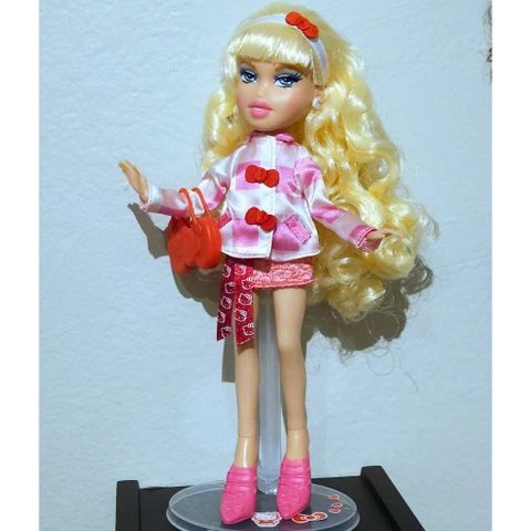  Búp bê Bratz x Hello Kitty Cloe Sanrio Fashion Doll 