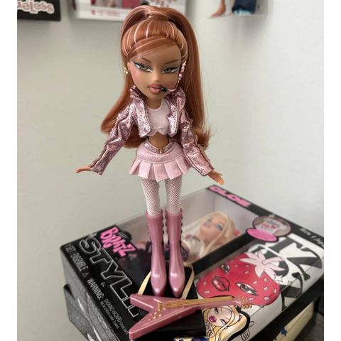  Búp bê Bratz Pop Starz Yasmin Fashion Doll 