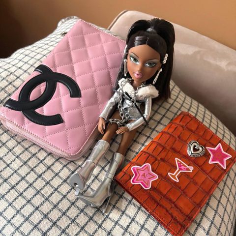  Búp bê Bratz Charmz Sasha Fashion Doll 