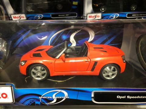  M31615- 1:18 Opel Speedster 