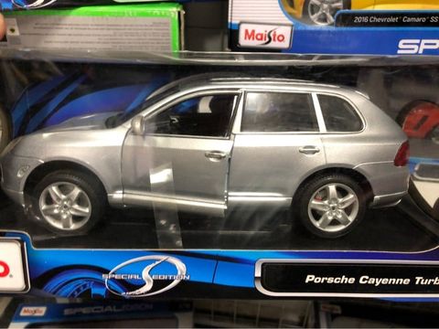  M31634- Xe Porsche Cayenne Turbo 