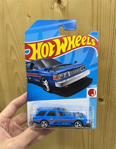  HNK28 Hot Wheels Basic Nissan Maxima Drift Car 