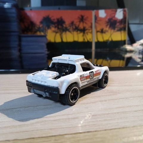  Mô hình xe Hot Wheels Basic Car Porsche 914 Safari HCM59 