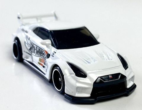  Xe mô hình HCX49 Hot Wheels LB-Silhouette Works GT Nissan 35GT-RR (card Mỹ) 
