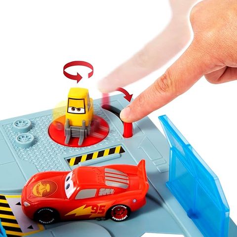  Bộ đường trượt HGV69 Disney Pixar Cars Rusteze Training Center Playset 