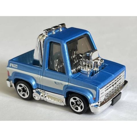  Mô hình xe HHF04 Hot Wheels Basic Car Tune '83 Chevy Silverado 