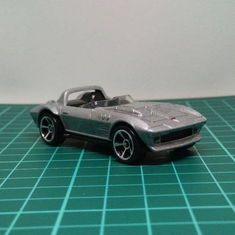  Mô hình xe HNK02 Hot Wheels Corvette Grand Sport Roadster 