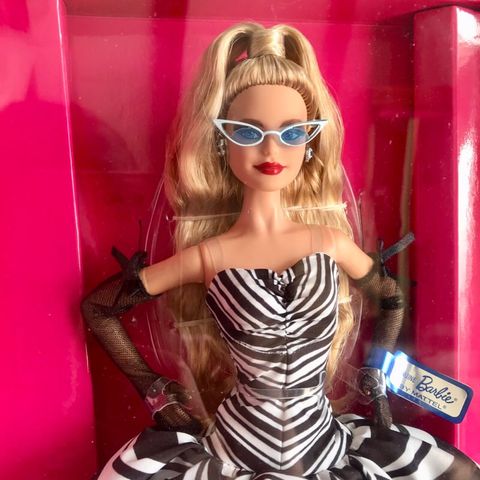  Búp bê HRM58 Barbie 65th Blue Sapphires Birthday Fashion Doll 