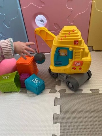  Xe cẩu HRP32 Fisher-Price Baby & Toddler Learning Toy Count & Stack Crane 