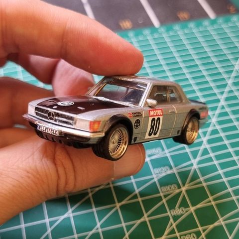  Xe HRT63 Hot Wheels Boulevard '80 Mercedes-Benz 500 SLC Rally Silver 