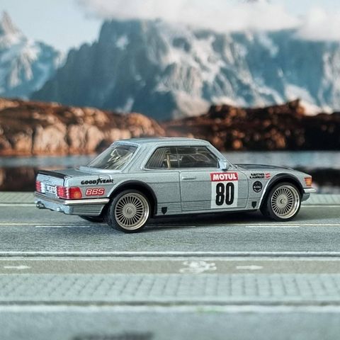  Xe HRT63 Hot Wheels Boulevard '80 Mercedes-Benz 500 SLC Rally Silver 