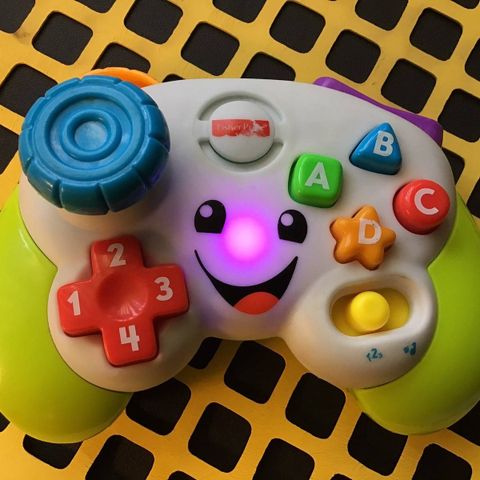  Đồ chơi HVY71 Fisher-Price Laugh and Learn Game and Learn Controller 