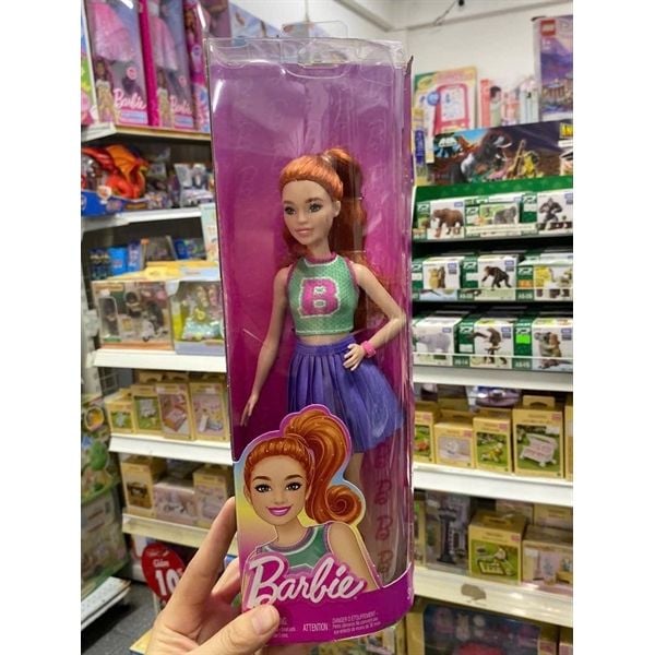 Búp bê HYT90 Barbie Fashionistas 11.7" Doll #232 in Jersey Top and Pleated Purple Skirt, Red Hair