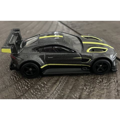  Mô hình xe JBK76 Hot Wheels Car Culture Euro Speed Aston Martin Vantage GTE 