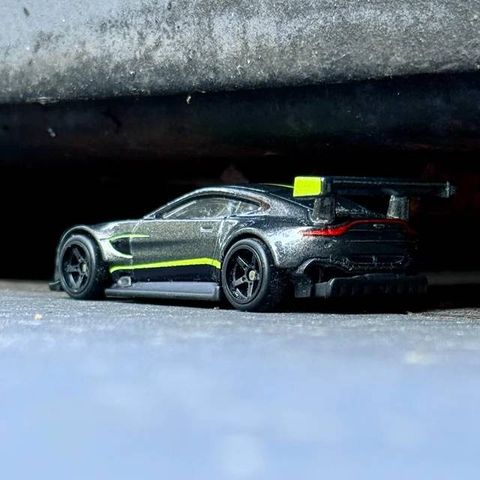  Mô hình xe JBK76 Hot Wheels Car Culture Euro Speed Aston Martin Vantage GTE 