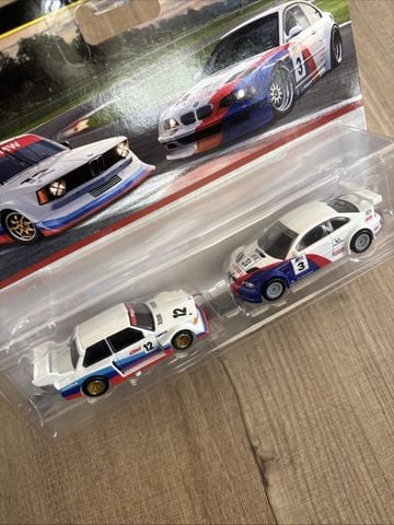  Bộ xe JBK99 Hot Wheels Premium 2 Pack BMW 320 Group 5/2001 BMW M3 GTR 