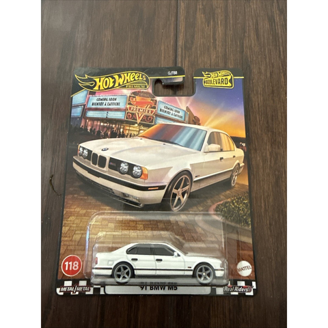  Xe mô hình JBL24 Hot Wheels Boulevard '91 BMW M5 