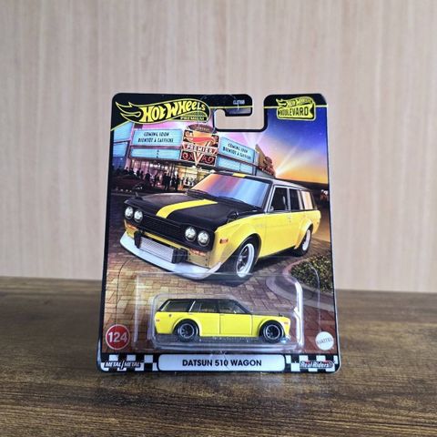  Mô hình xe JBL21 Hot Wheels Boulevard Datsun 510 Wagon Yellow 