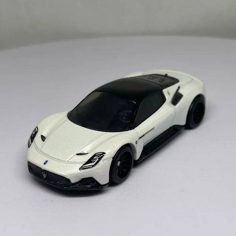  Mô hình xe JBL11 Hot Wheels Boulevard Maserati MC20 White 