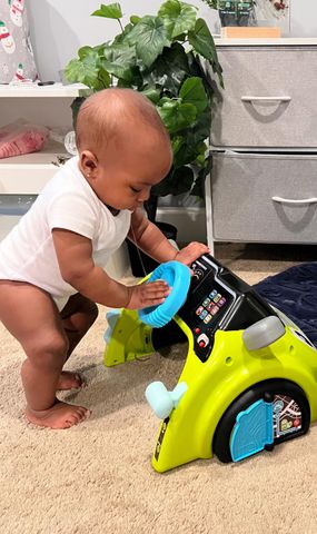  Đồ chơi JDY43 Fisher-Price Laugh & Learn Sit & Steer Driver 