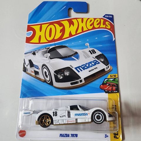  Mô hình xe JFN49 Hot Wheels Mazda 787B White 