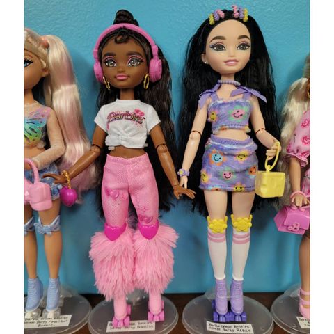  Búp bê JFX99 Barbie Dream Besties Renee Roller Skating Fashion Doll 