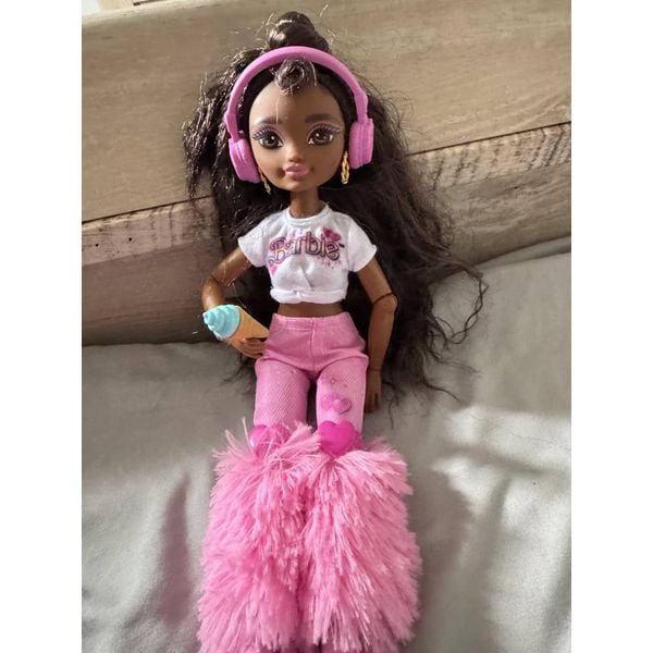 JFX97 Barbie Dream Besties Roller Skate Brooklyn Doll
