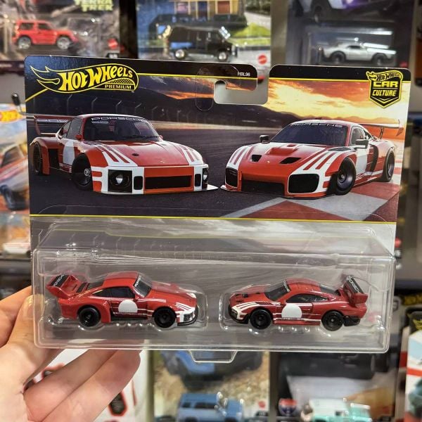 JHW51 Hot Wheels Premium 2 Pack Porsche 935 / 2018 Porsche 935